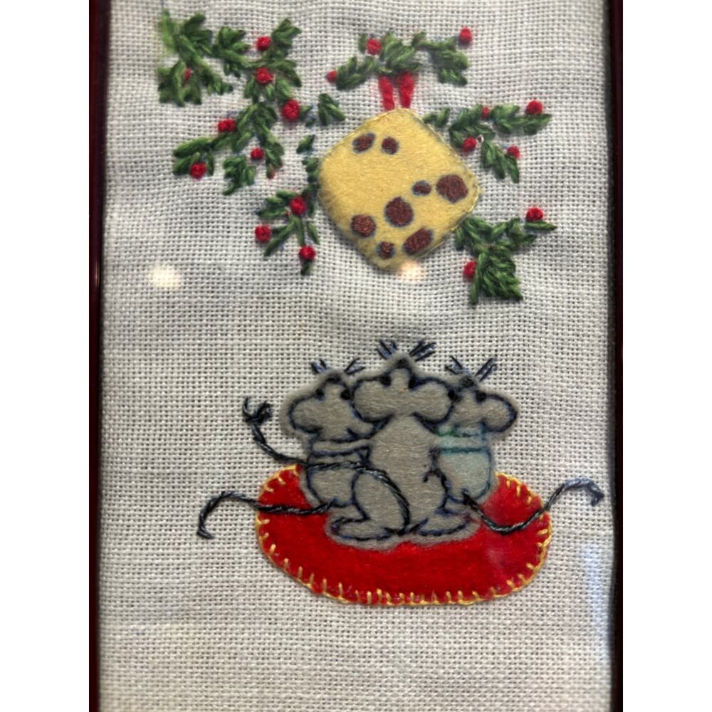 Vintage Handmade Embroidered/Applique 3 Blind Mice with Cheese Ornament, Framed - Picture 2 of 3